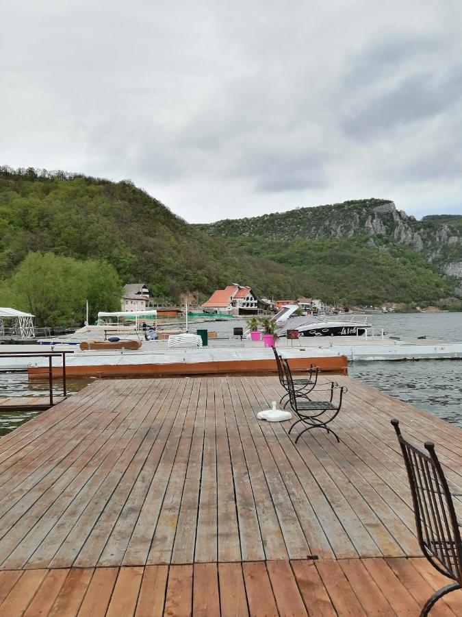 Vila Hercules Дубова Экстерьер фото