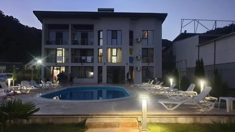 Vila Hercules Дубова Экстерьер фото