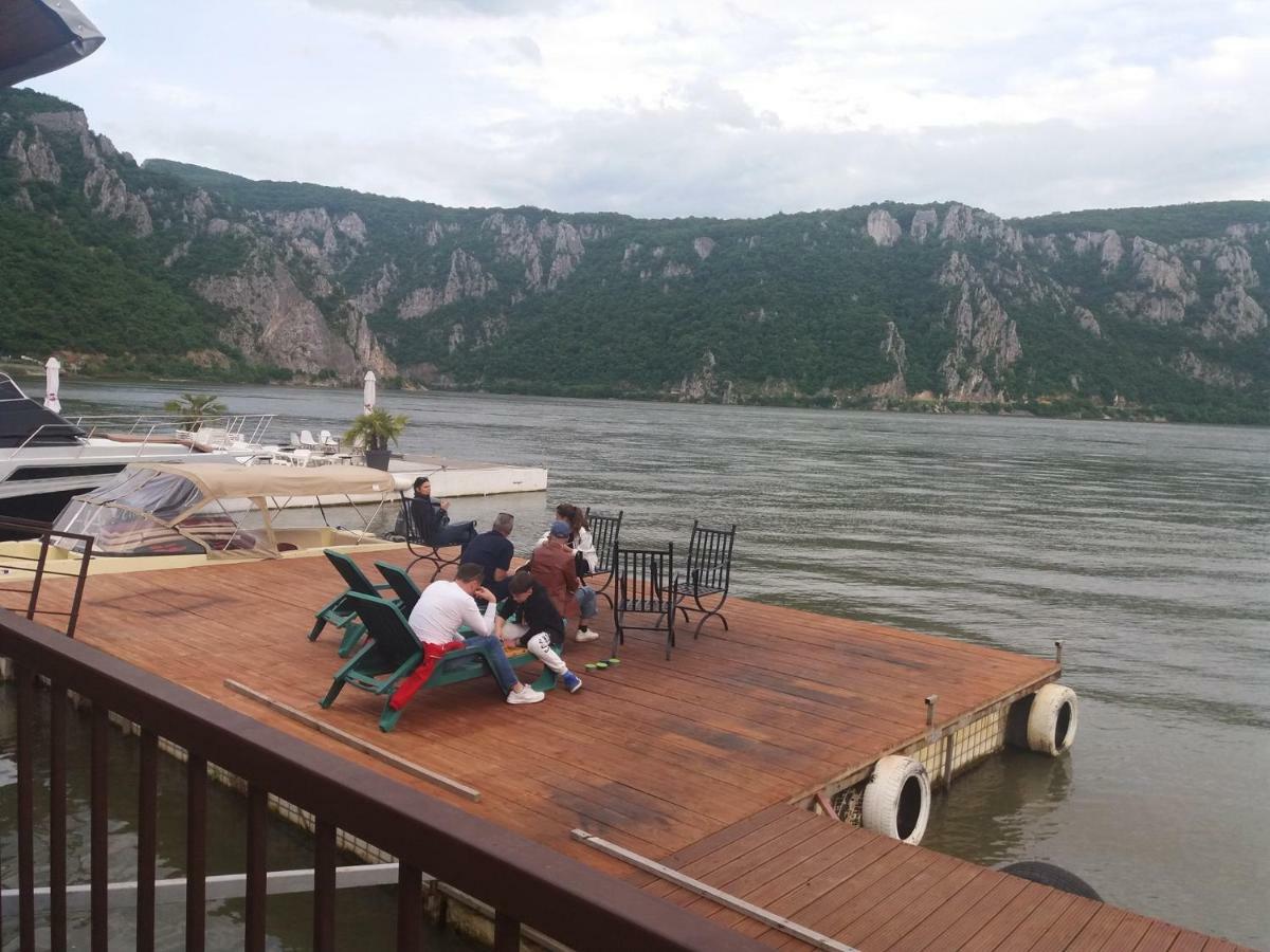 Vila Hercules Дубова Экстерьер фото